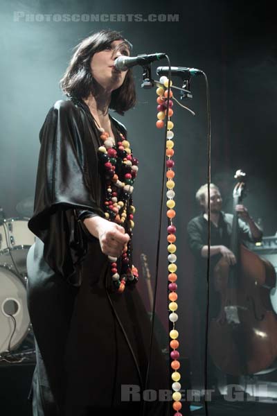 SARAH BLASKO - 2010-12-04 - PARIS - Cafe de la Danse - 
